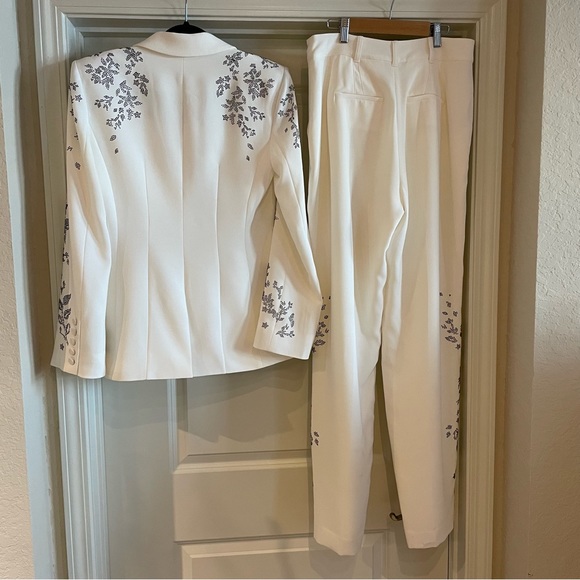 Cinq a Sept Cheyenne Heatset Lilac Vine Blazer (6) and Straight-Leg pant set (8) - Picture 5 of 10